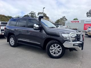 2020  Toyota Landcruiser Sahara SUV (Graphite) Used Car Thumbnail