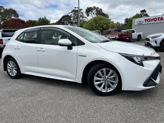 2022  Toyota Corolla Ascent Sport Hybrid Hatch (Glacier White) Used Car Thumbnail