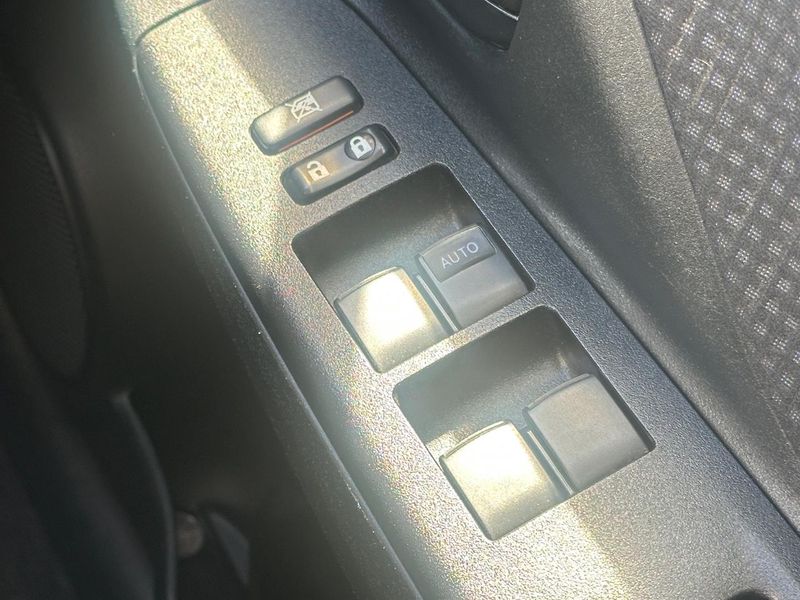 2017 Toyota Yaris Ascent Manual Photo 21