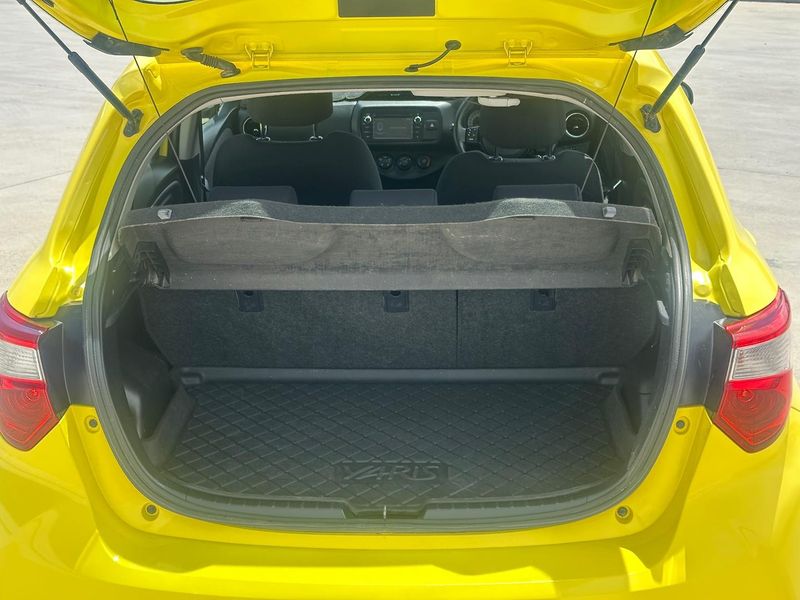 2017 Toyota Yaris Ascent Manual Photo 9