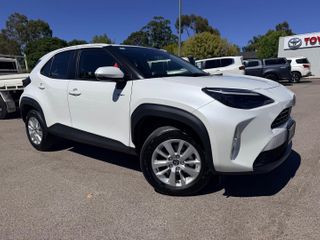 2024  Toyota Yaris Cross GX SUV (Frosted White) Used Car Thumbnail