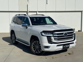 2023  Toyota Landcruiser Sahara ZX SUV (Arctic White) Used Car Thumbnail