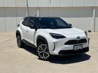 2023  Toyota Yaris Cross Urban SUV (White) Used Car Thumbnail
