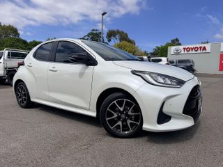 2020  Toyota Yaris ZR Hatch (Crystal Pearl) Used Car Thumbnail