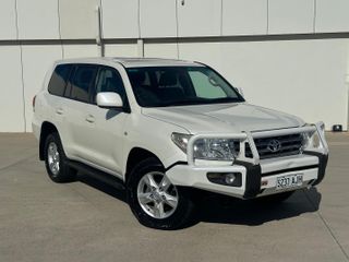 2010  Toyota Landcruiser Sahara SUV (Crystal Pearl) Used Car Thumbnail