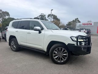 2022  Toyota Landcruiser Sahara ZX SUV (Crystal Pearl) Used Car Thumbnail