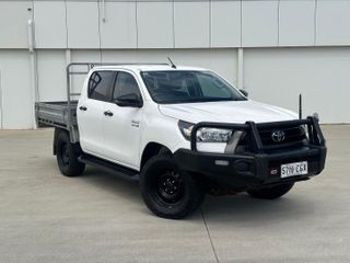 2020  Toyota Hilux SR Cab Chassis (Glacier White) Used Car Thumbnail
