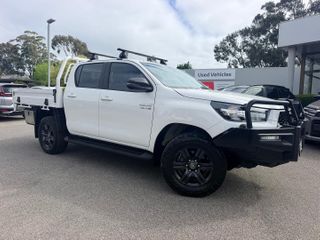2024  Toyota Hilux SR Cab Chassis (Glacier White) Used Car Thumbnail