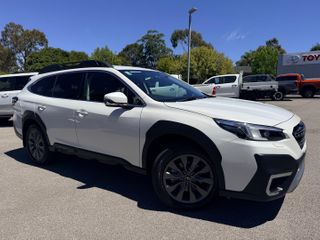 2024  Subaru Outback AWD SUV (Crystal White) Used Car Thumbnail