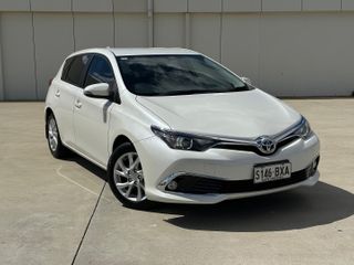 2018  Toyota Corolla Ascent Sport Hatch (Crystal Pearl) Used Car Thumbnail