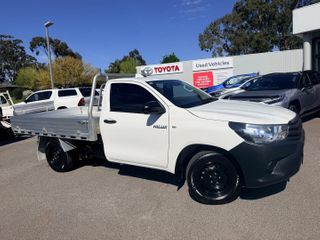 2022  Toyota Hilux Workmate Cab Chassis (Glacier White) Used Car Thumbnail