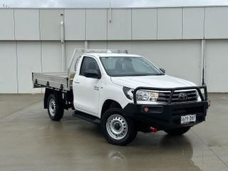 2023  Toyota Hilux SR Cab Chassis (Glacier White) Used Car Thumbnail